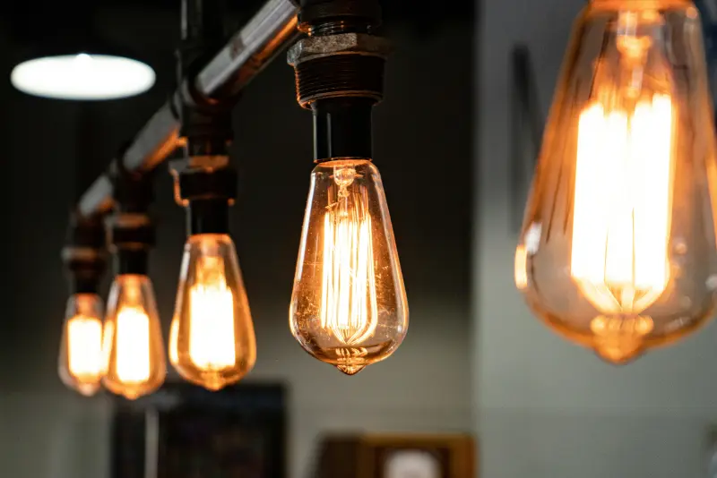 Warme Glühfadenlampen